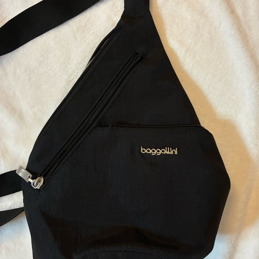 Baggallini Black Sling Pack with Silver Logo